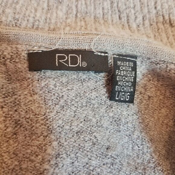 SWEATER SALE 3/$30 RDI Grey V-Neck Sweater - Picture 5 of 6